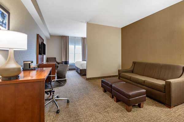 Suite - Comfort Inn Shively - I-264, Exit 8