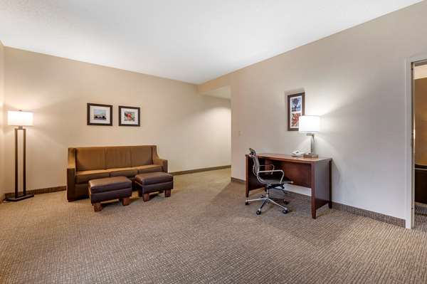 Suite - Comfort Inn Shively - I-264, Exit 8