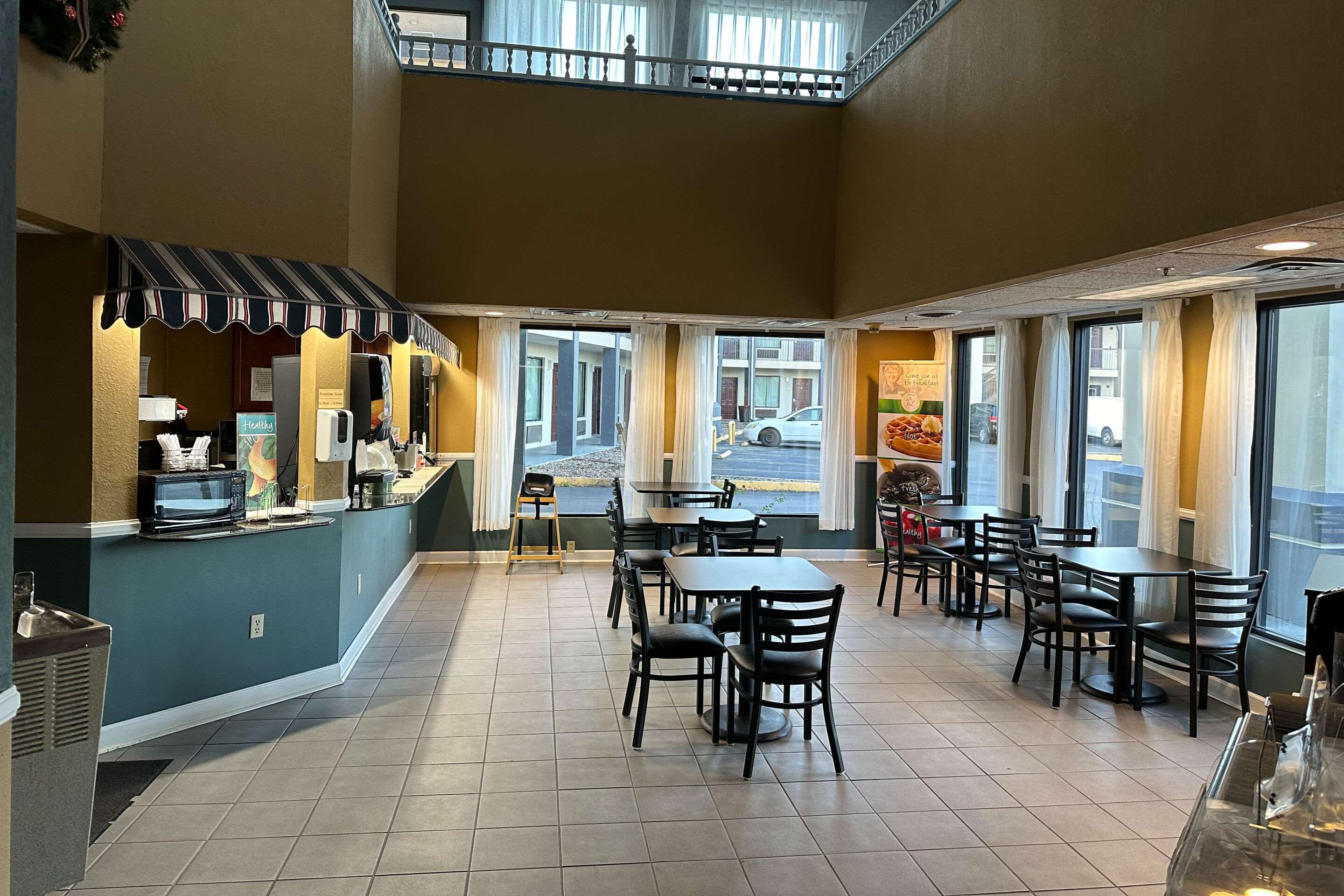 Enjoy breakfast in this seating area | Quality Inn Ashland