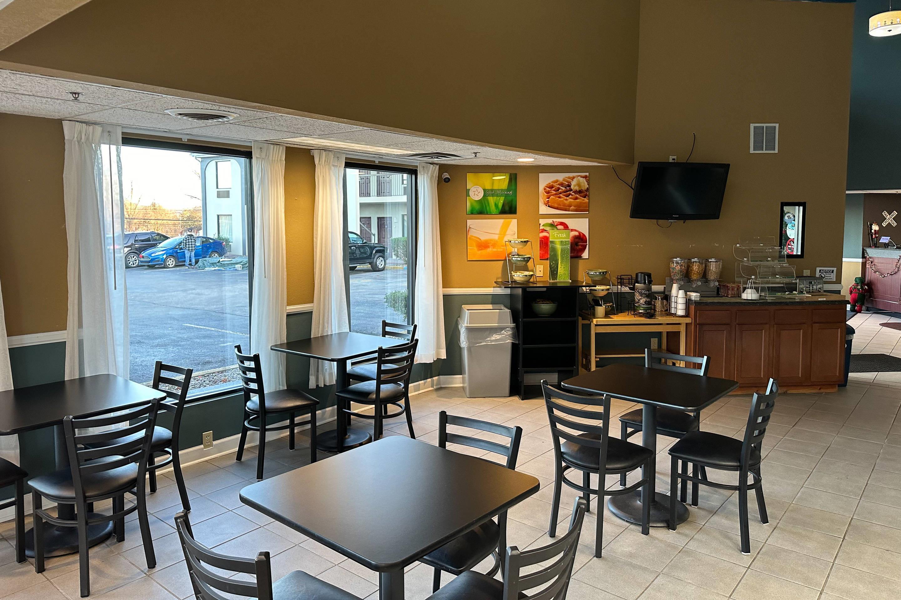 Enjoy breakfast in this seating area | Quality Inn Ashland