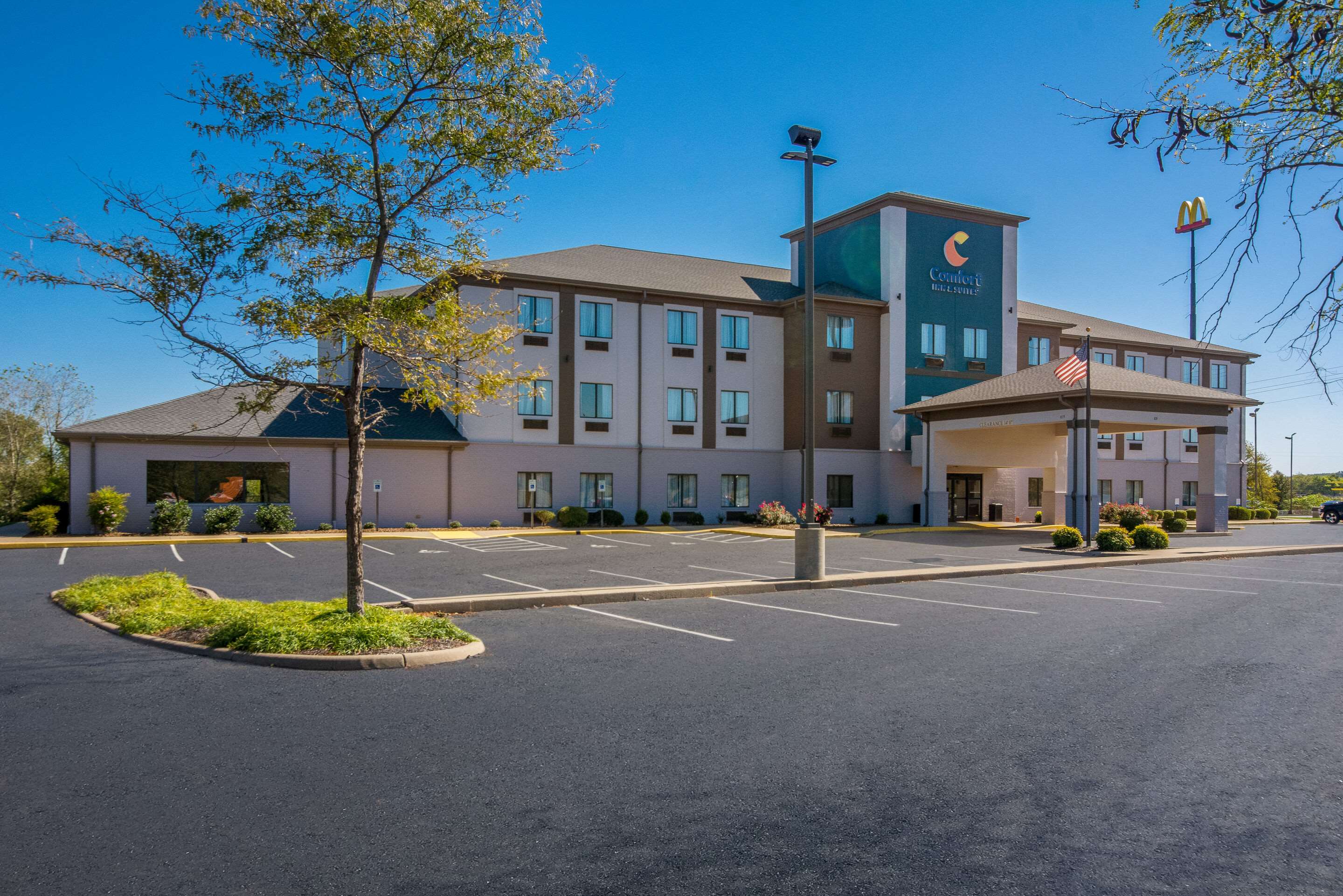Hotel exterior | Comfort Inn & Suites Cave City