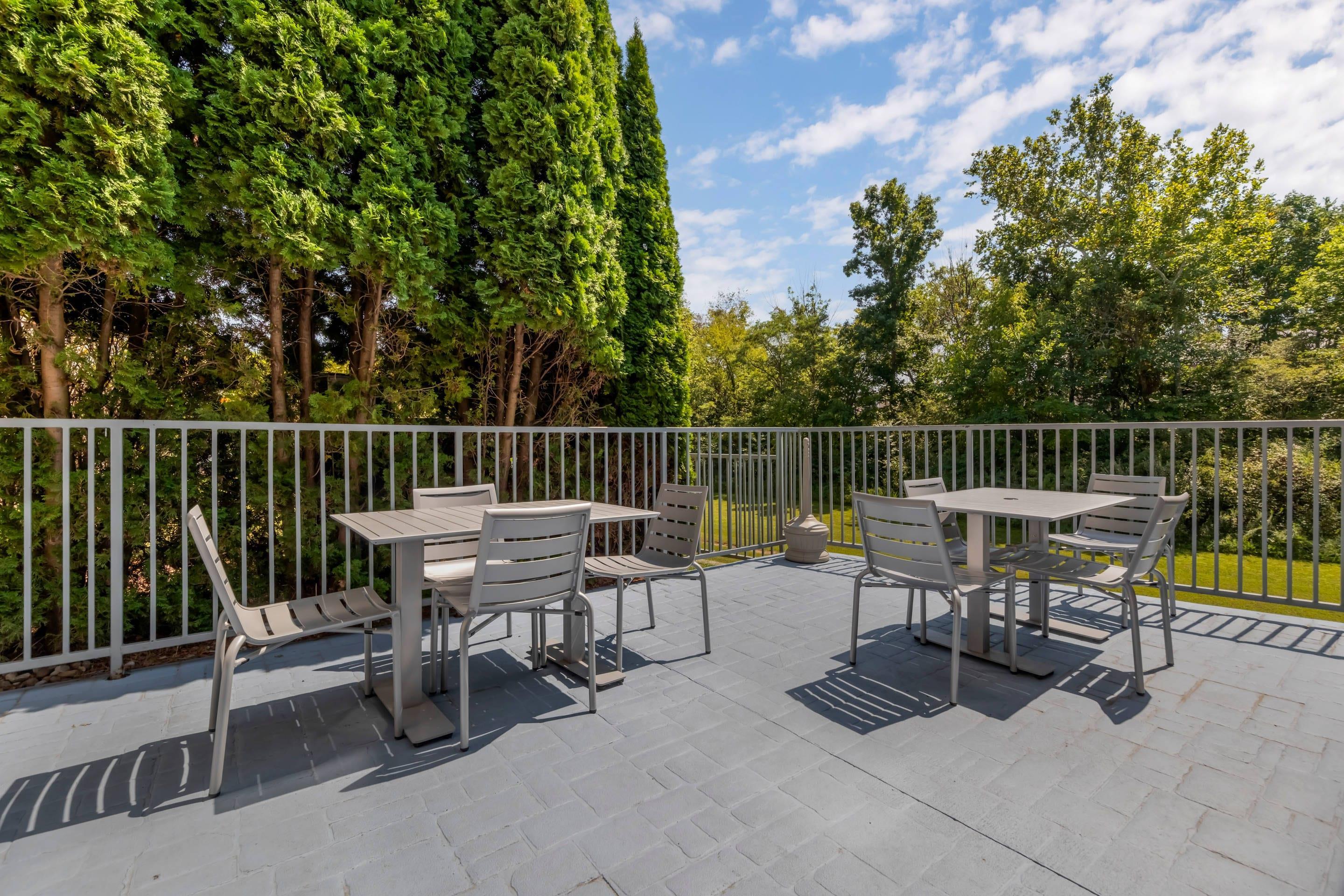Hotel patio | Comfort Suites