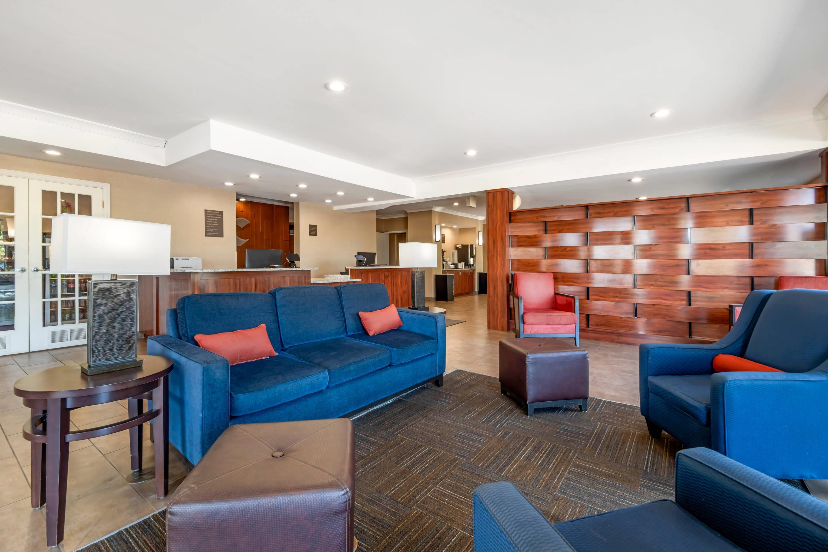 Hotel lobby | Comfort Suites