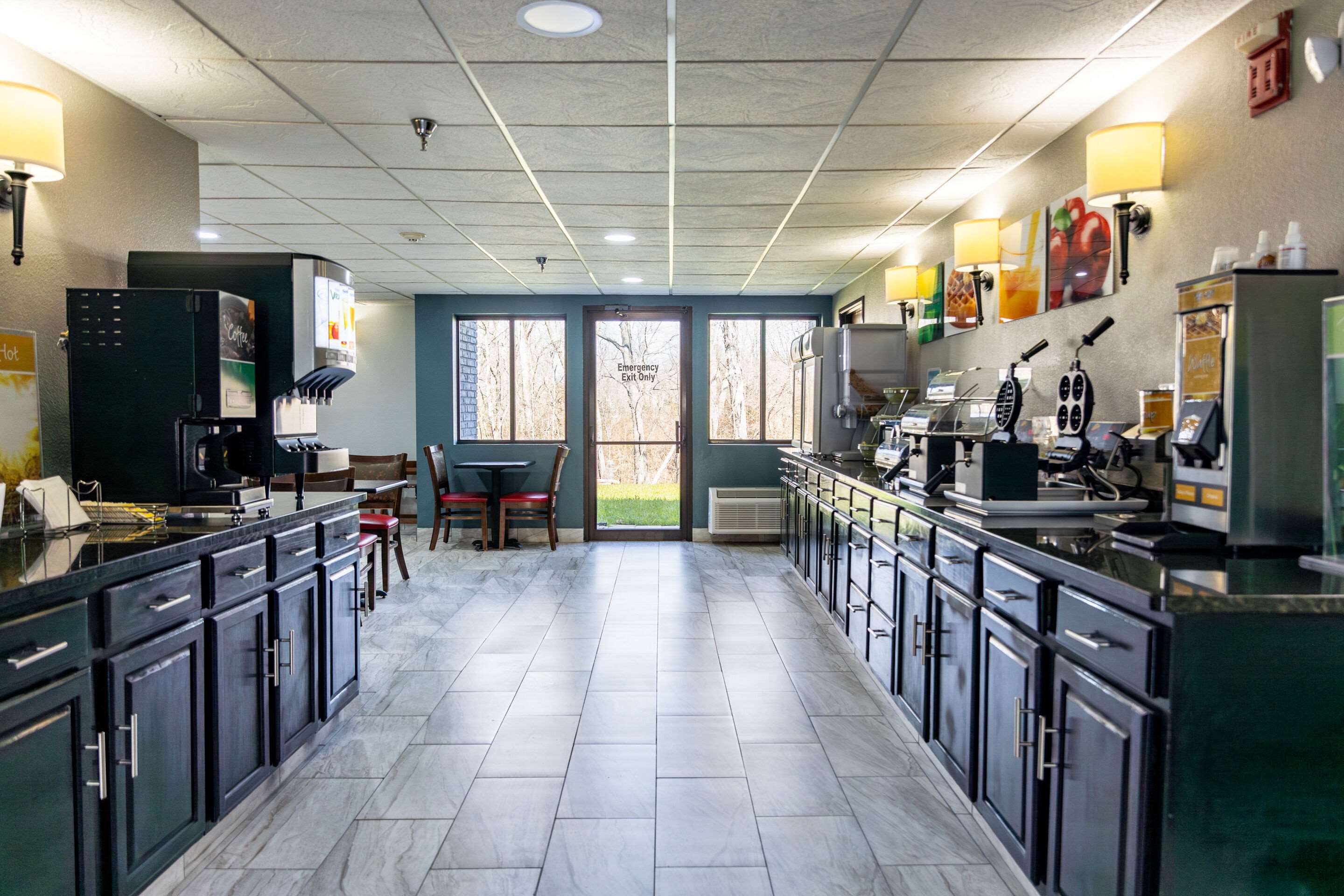 Breakfast area | Quality Inn
