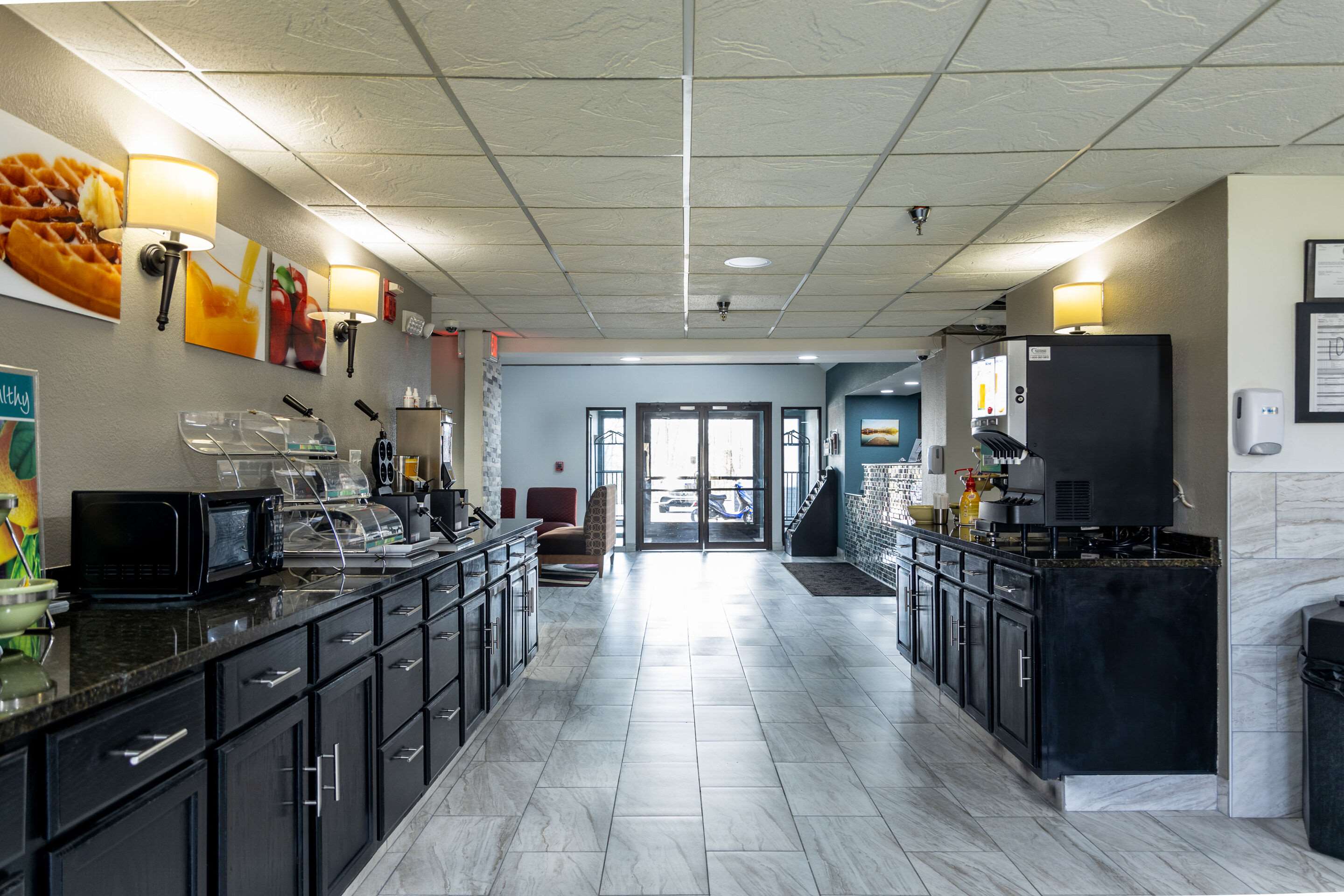 Breakfast area | Quality Inn