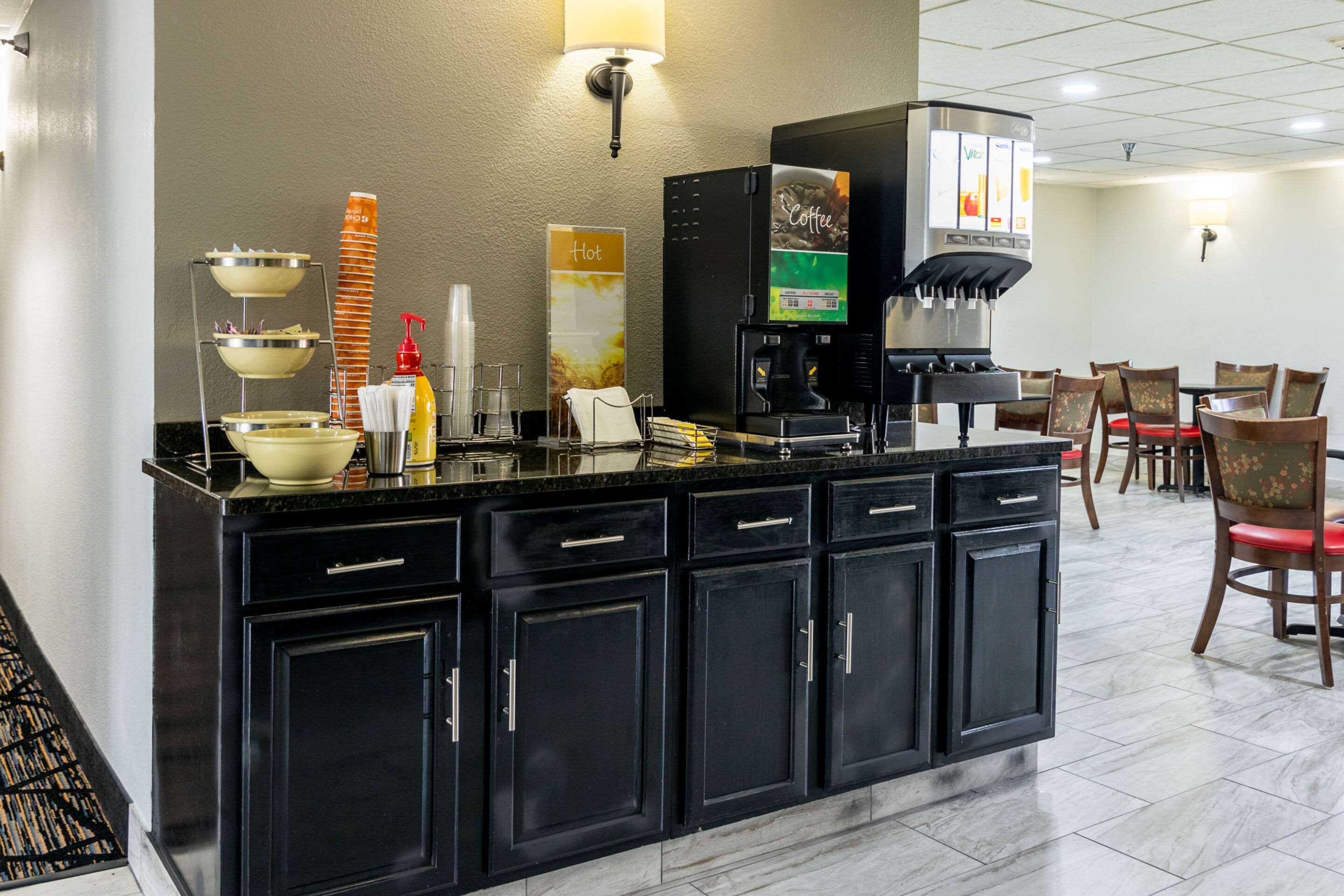 Breakfast area | Quality Inn