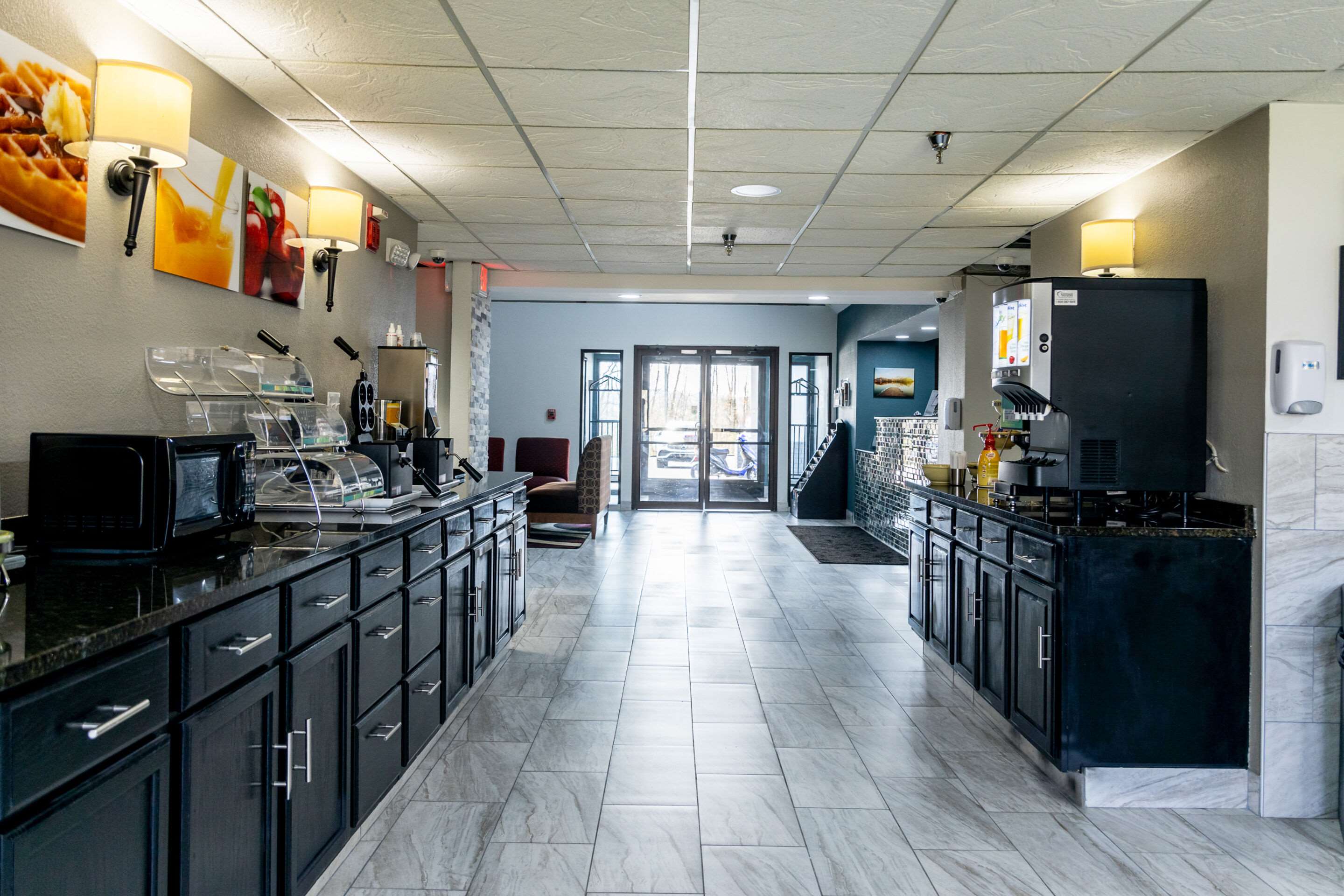 Breakfast area | Quality Inn