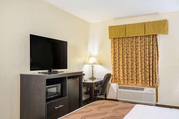 Suite - Quality Inn & Suites Florence - I-71 & I-75, Exit 182