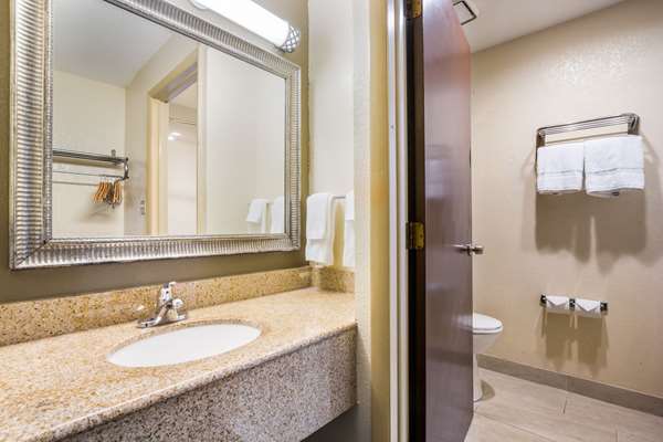 Suite - Quality Inn & Suites Florence - I-71 & I-75, Exit 182