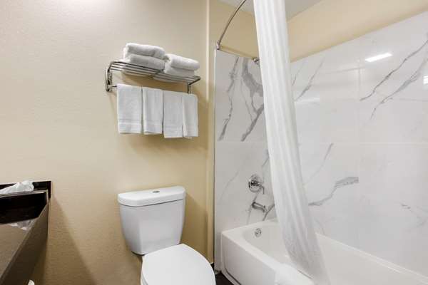 Suite - Quality Inn Cadiz - I-24, Exit 65
