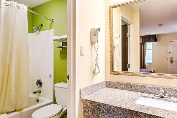  - Econo Lodge Russellville