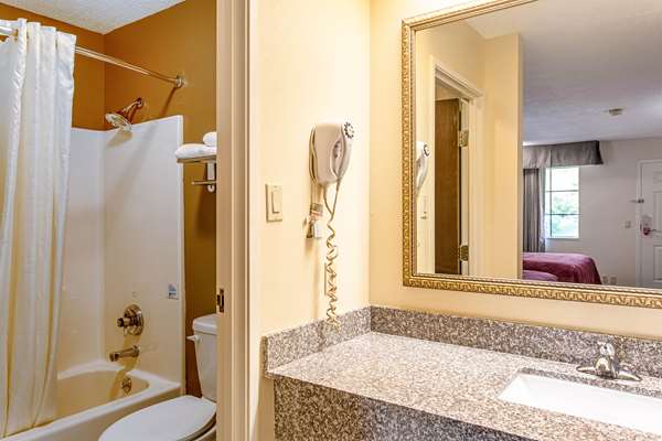  - Econo Lodge Russellville