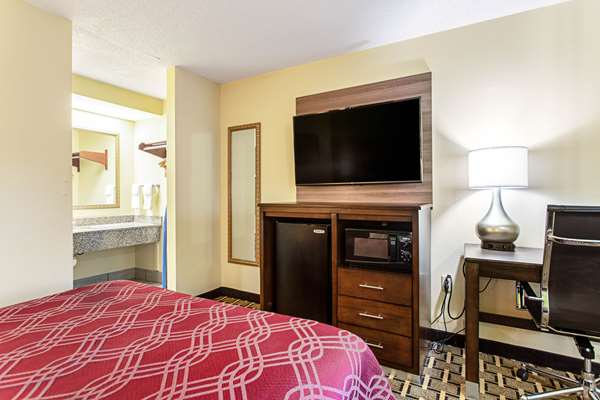  - Econo Lodge Russellville