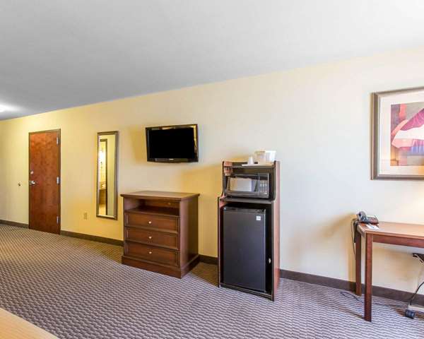  - Comfort Inn & Suites Madisonville