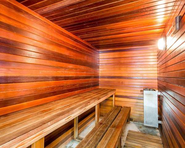 Pool - Comfort Inn & Suites Madisonville