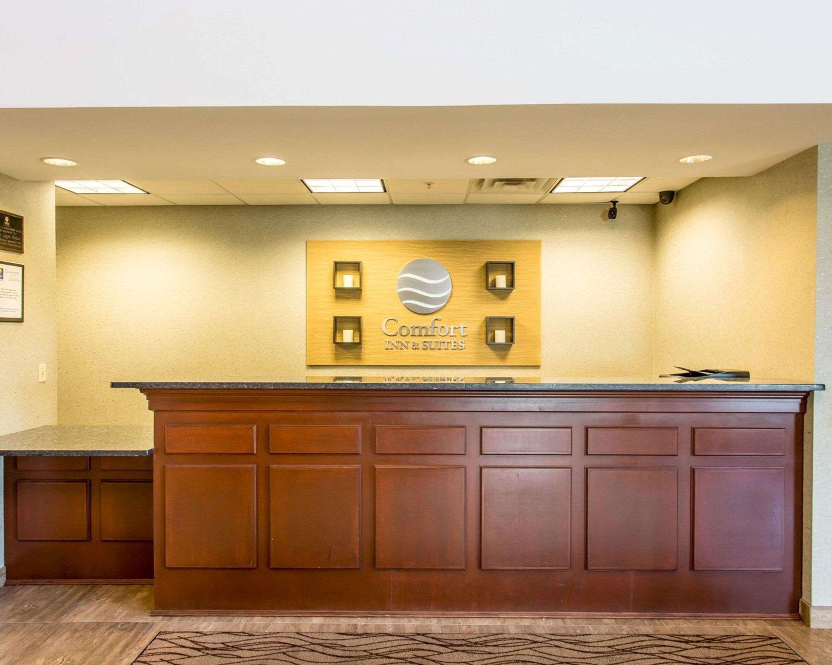Front desk | Comfort Inn And Suites