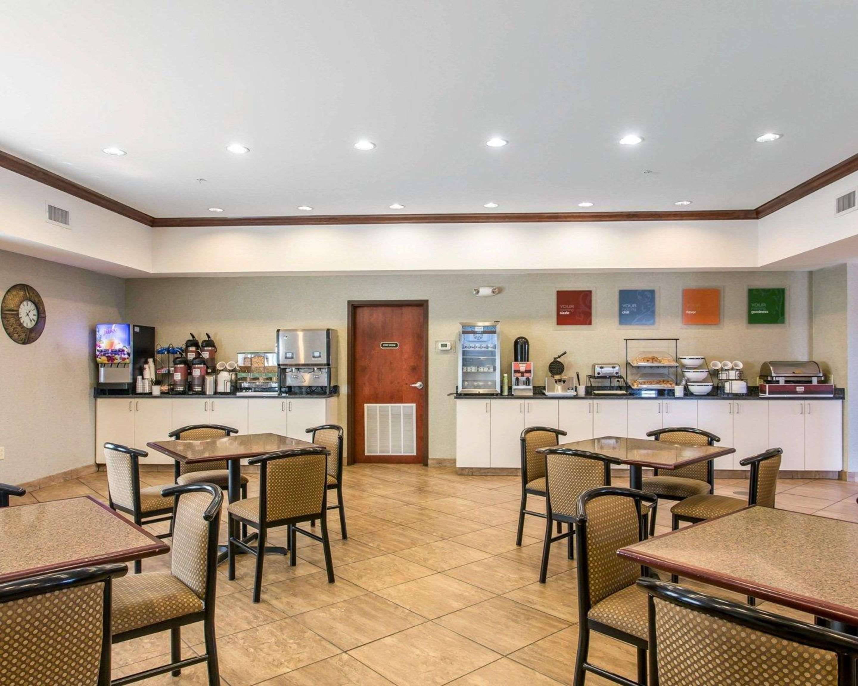 Breakfast area | Comfort Inn And Suites
