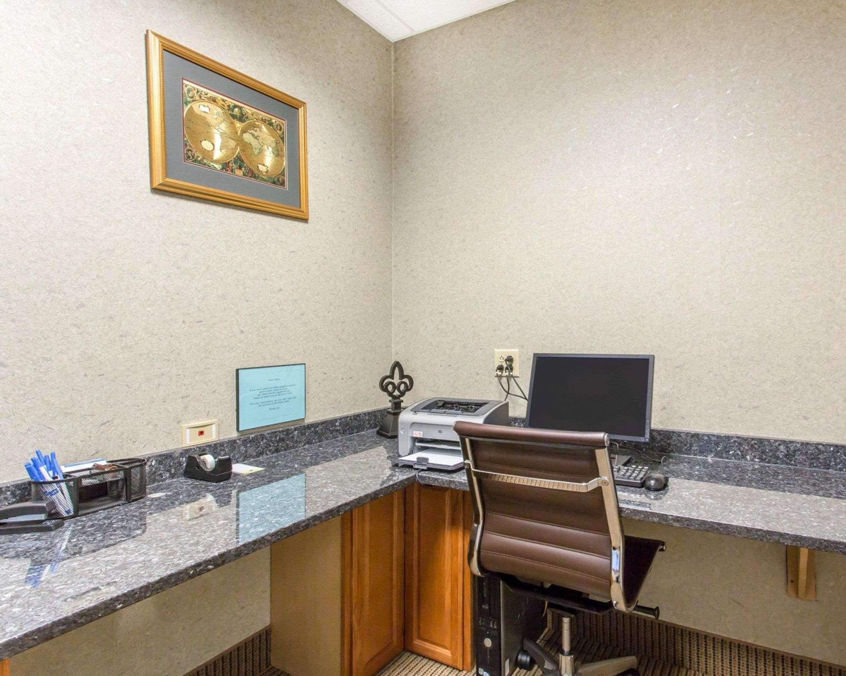Business center | Comfort Inn And Suites