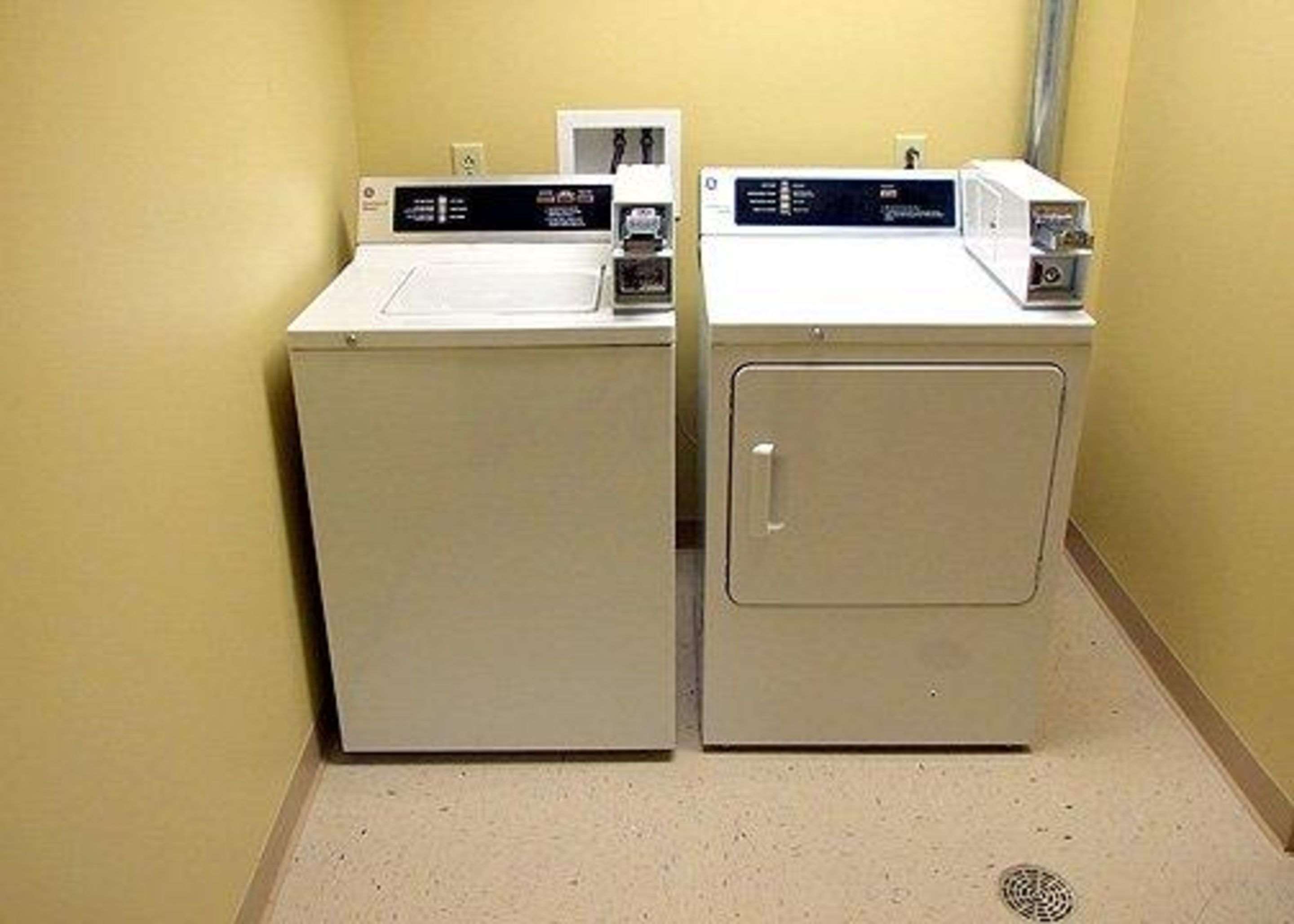 Guest laundry facilities | Comfort Inn And Suites
