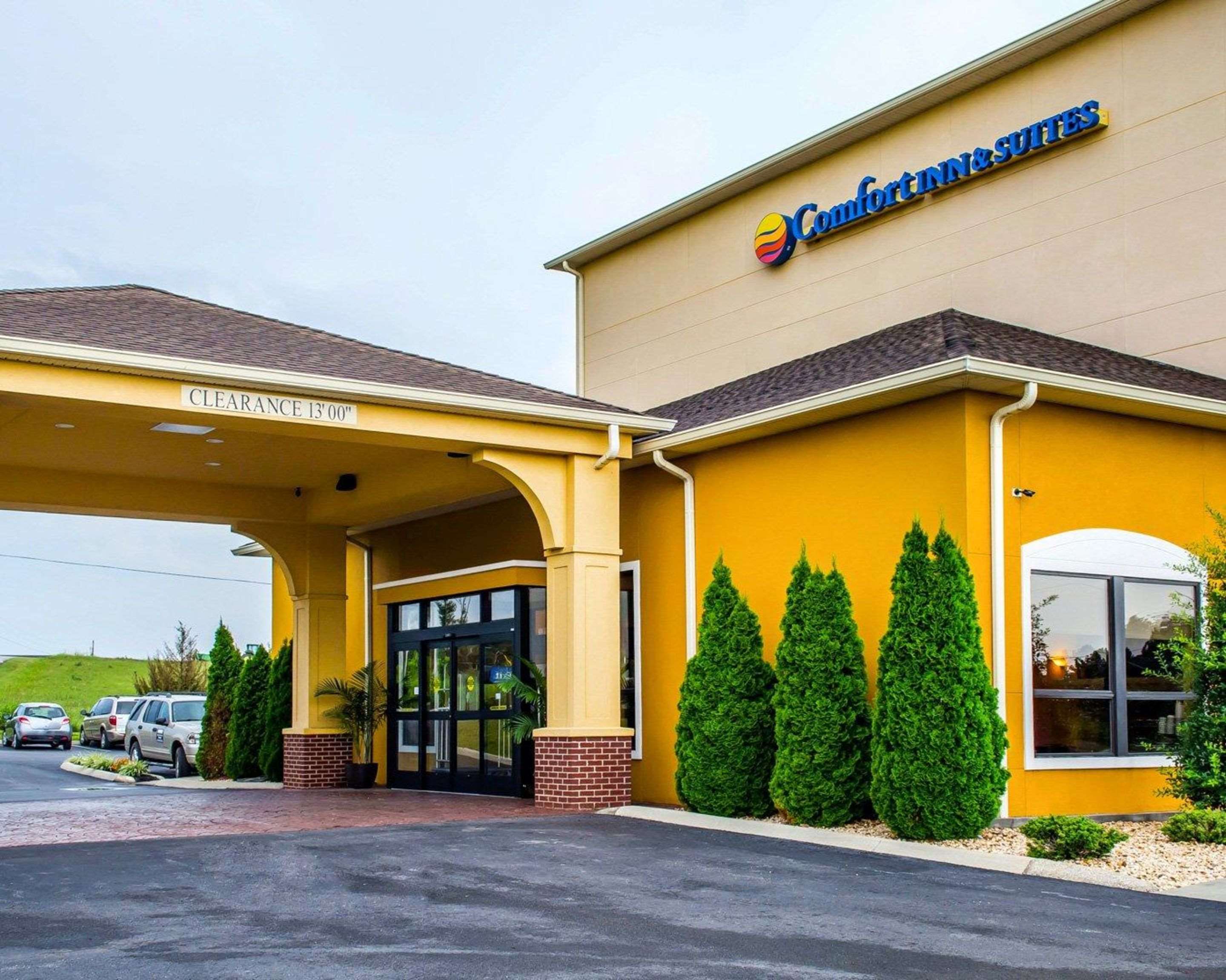 Hotel entrance | Comfort Inn & Suites Franklin East