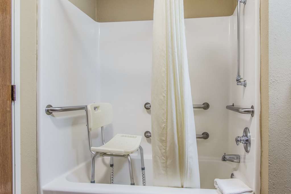 ECONO LODGE SHELBYVILLE-guestroom-Guest Room,Bathroom,On-Site.jpg