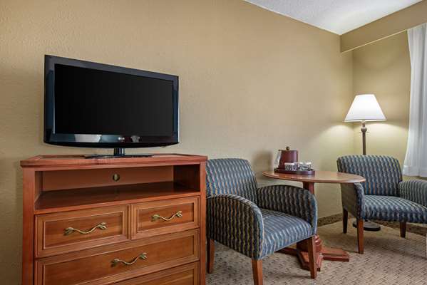  - Clarion Hotel Conference Center Lexington - I-64 & I-75, Exit 115