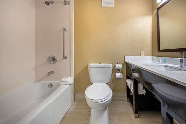  - Clarion Hotel Conference Center Lexington - I-64 & I-75, Exit 115