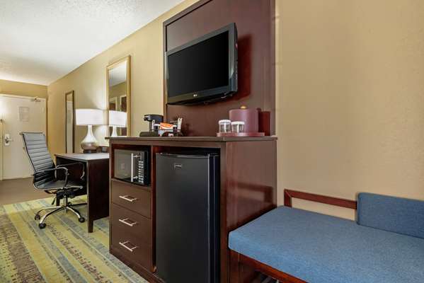  - Clarion Hotel Conference Center Lexington - I-64 & I-75, Exit 115