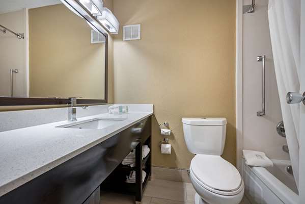  - Clarion Hotel Conference Center Lexington - I-64 & I-75, Exit 115