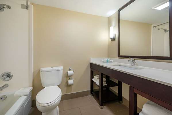  - Clarion Hotel Conference Center Lexington - I-64 & I-75, Exit 115