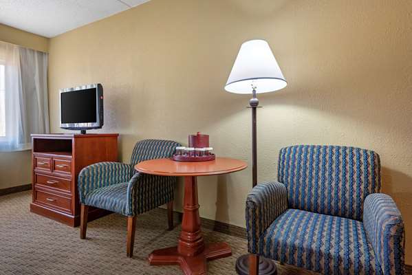  - Clarion Hotel Conference Center Lexington - I-64 & I-75, Exit 115