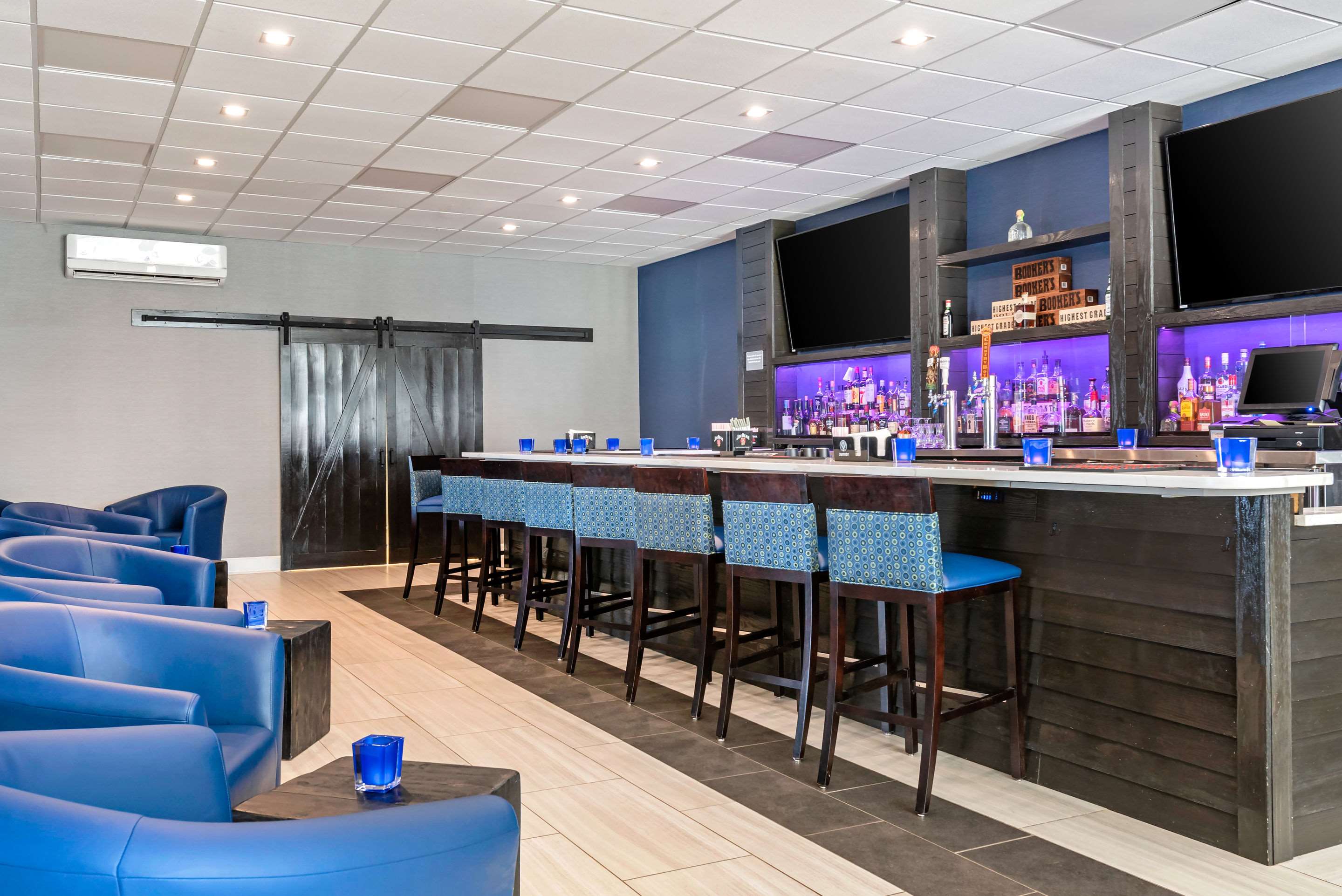 Hotel bar | Clarion Hotel Lexington
