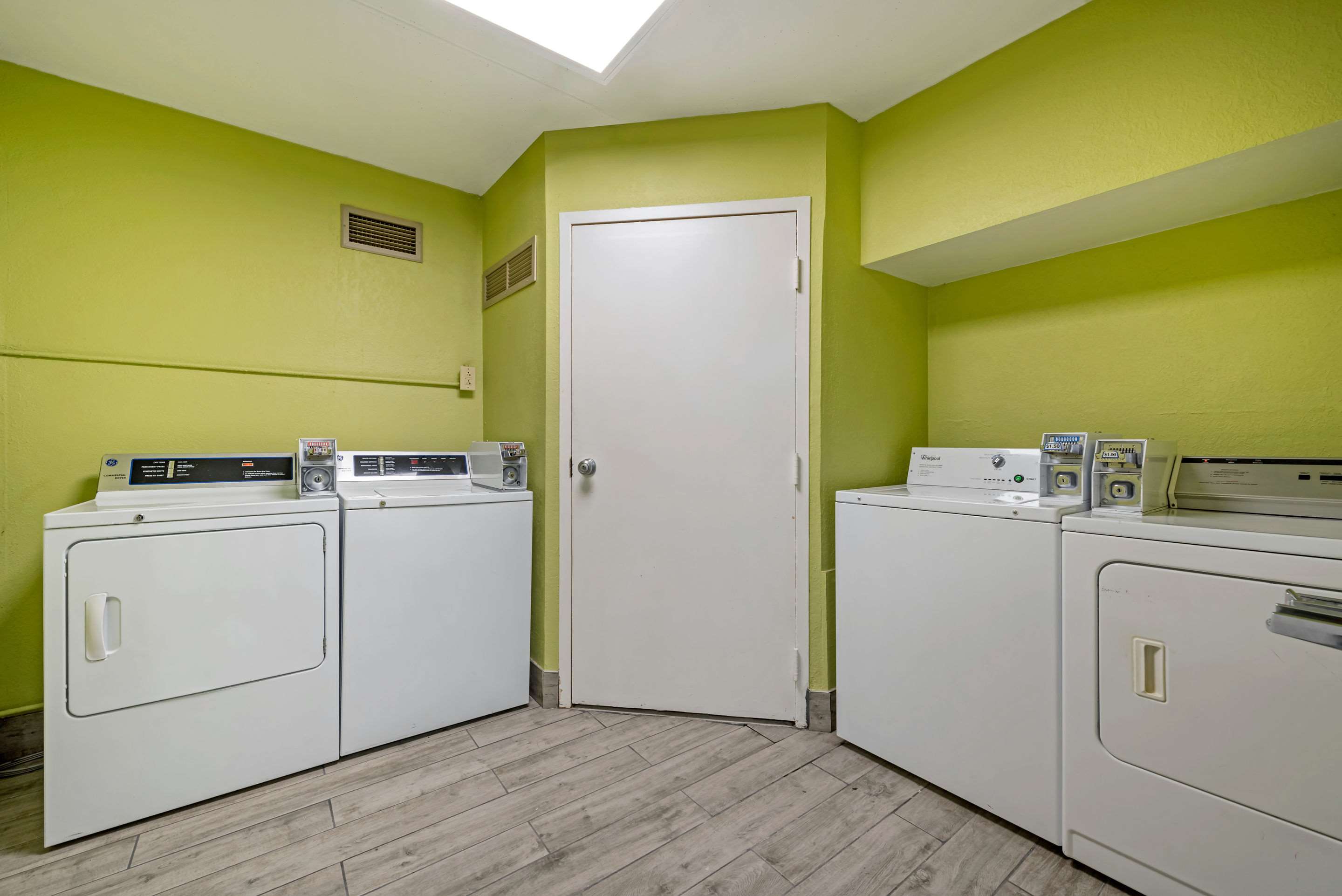 Guest laundry facilities | Clarion Hotel Lexington
