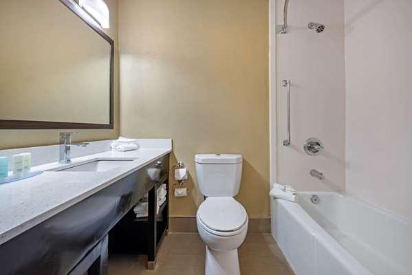  - Clarion Hotel Conference Center Lexington - I-64 & I-75, Exit 115