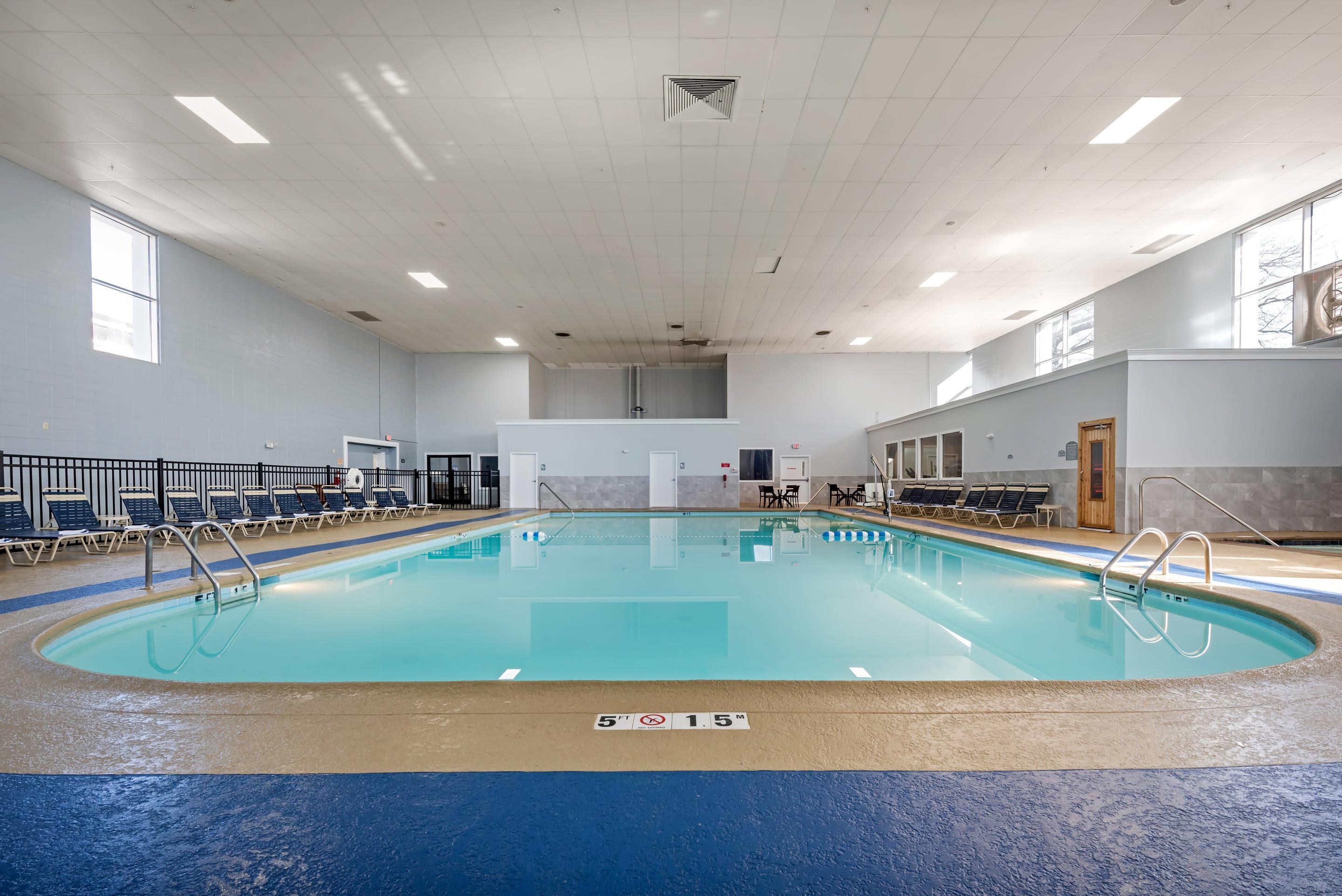 Indoor pool with hot tub | Clarion Hotel Lexington