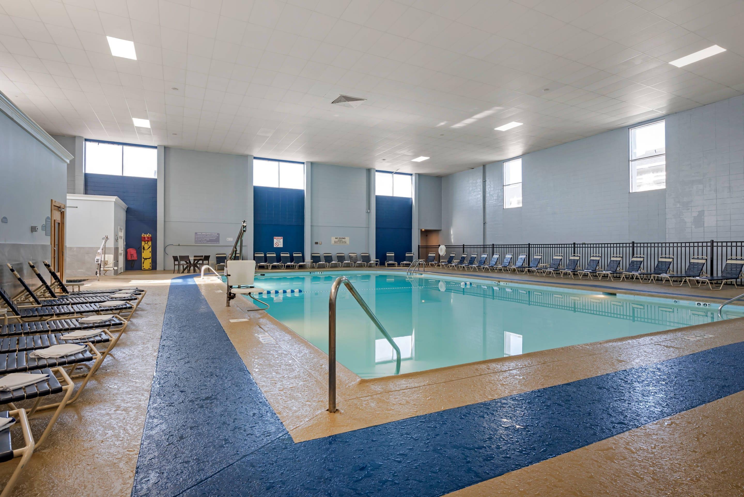 Indoor pool with hot tub | Clarion Hotel Lexington