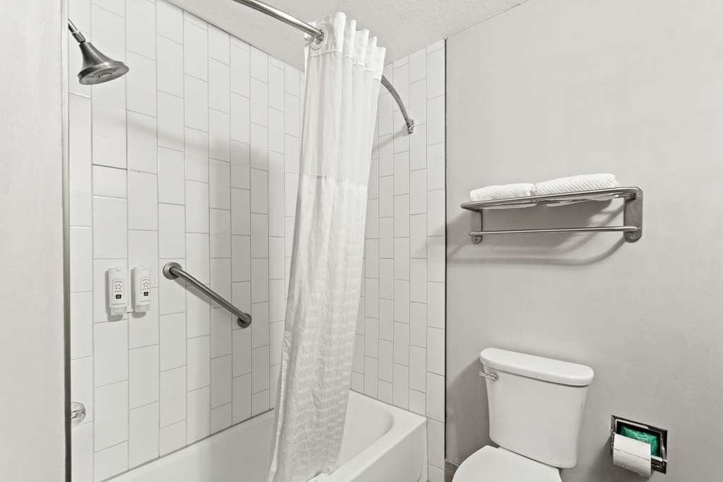 QUALITY INN DRY RIDGE-guestroom-Guest Room,Bathroom,On-Site.jpg