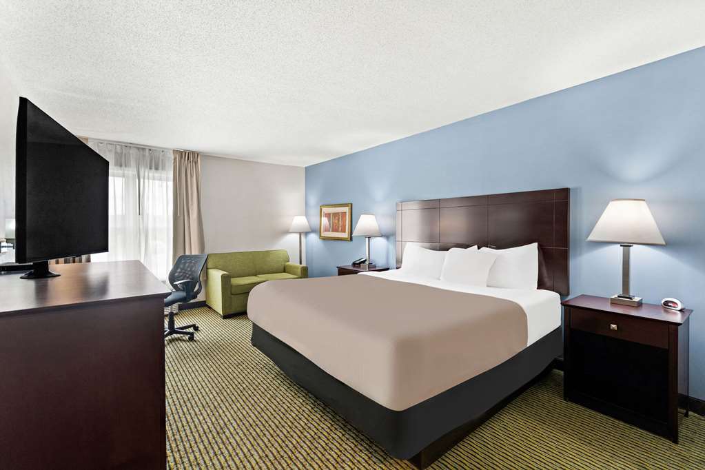 QUALITY INN DRY RIDGE-guestroom-Guest Room,On-Site.jpg