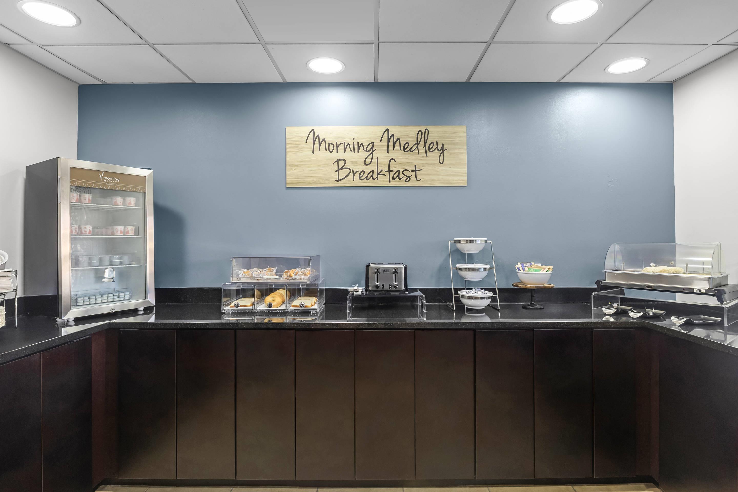 Breakfast area | Sleep Inn & Suites Fort Campbell