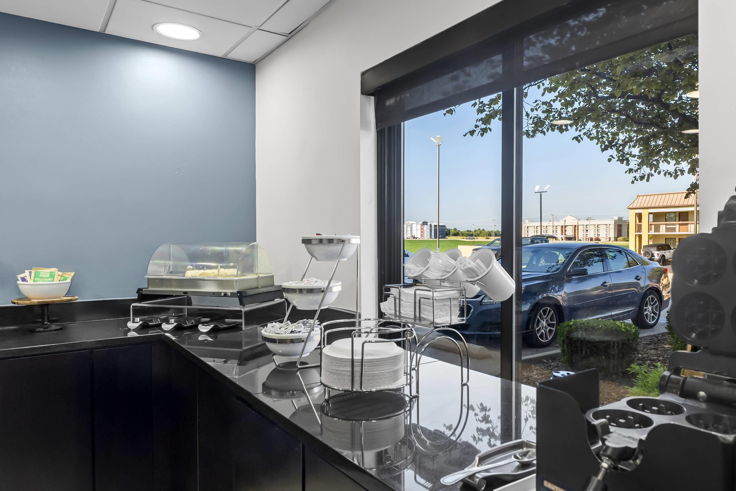 Breakfast area | Sleep Inn & Suites Fort Campbell