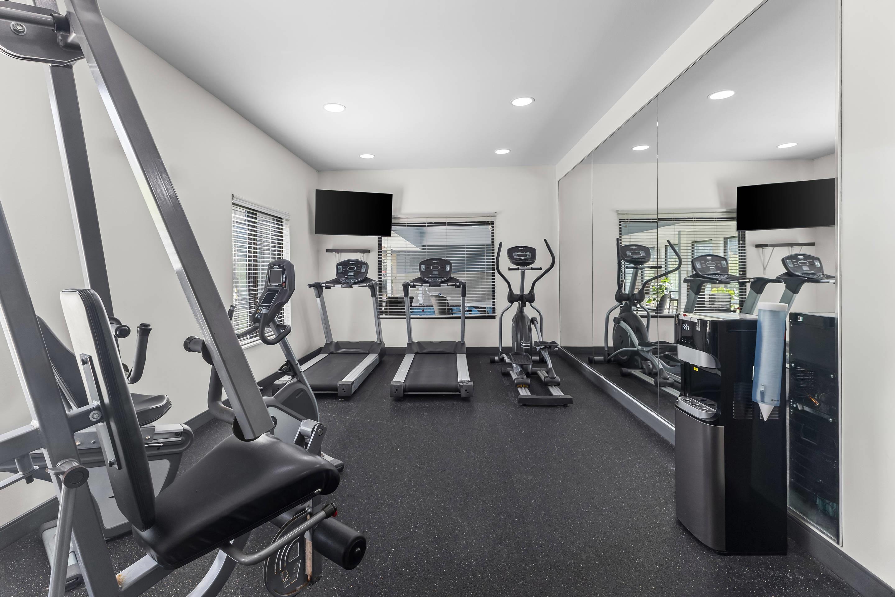 Fitness center | Sleep Inn & Suites Fort Campbell