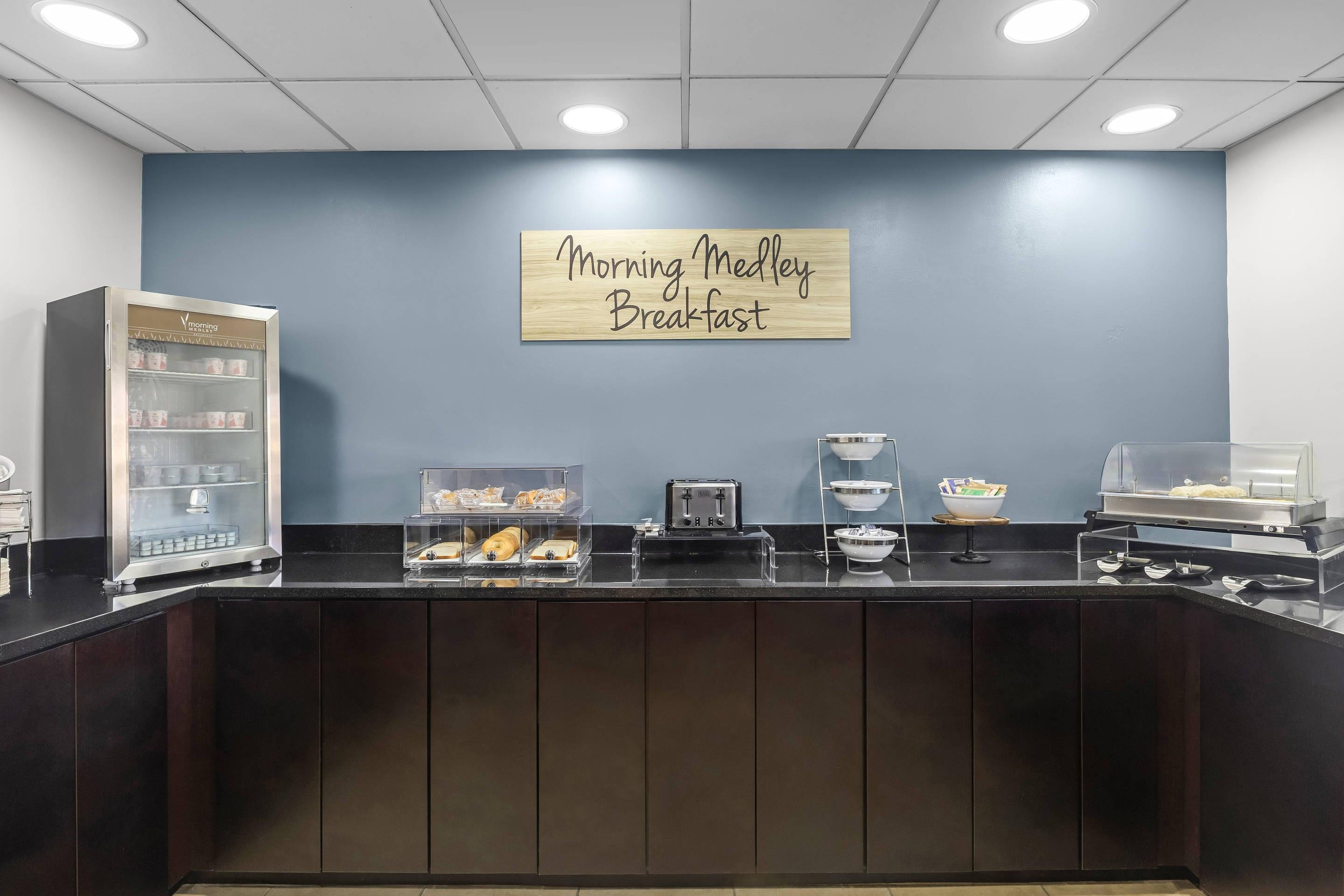 Breakfast area | Sleep Inn & Suites Fort Campbell