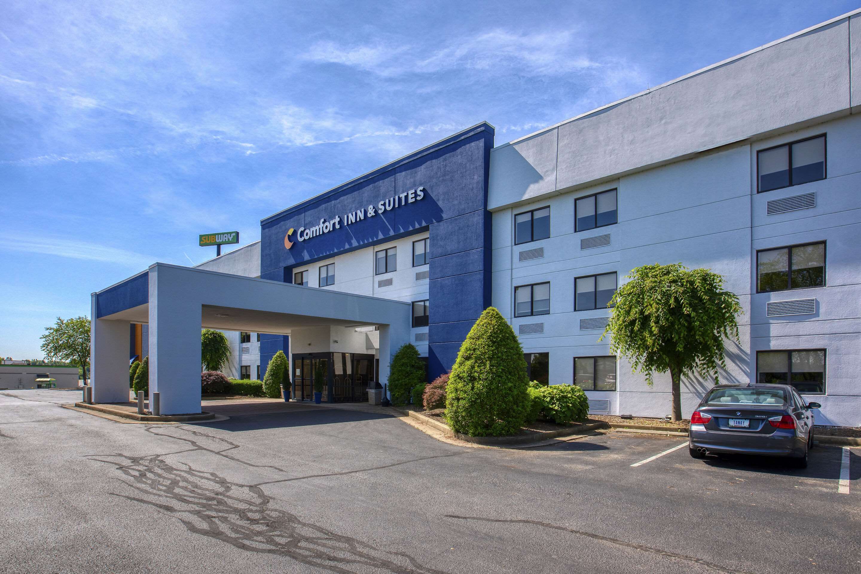 Hotel entrance | Comfort Inn Shepherdsville - Louisville South