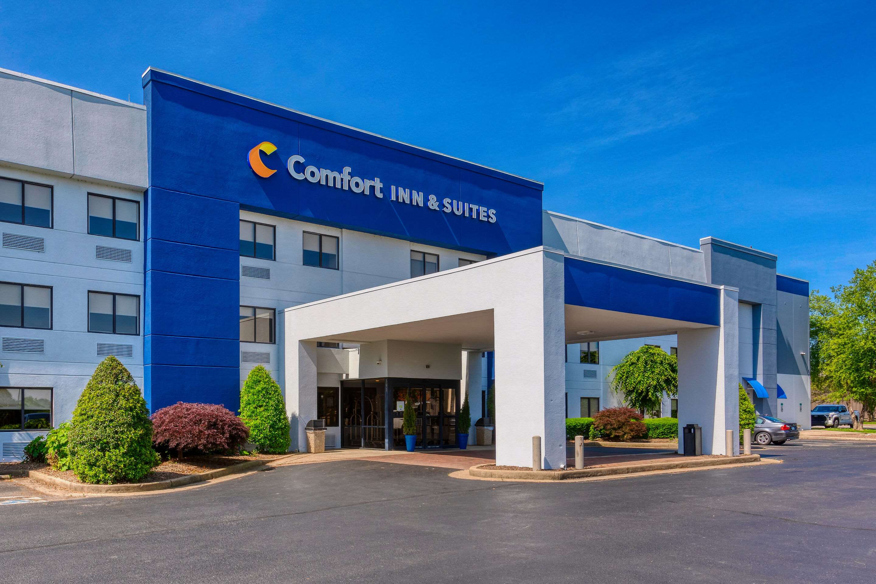 Hotel entrance | Comfort Inn Shepherdsville - Louisville South