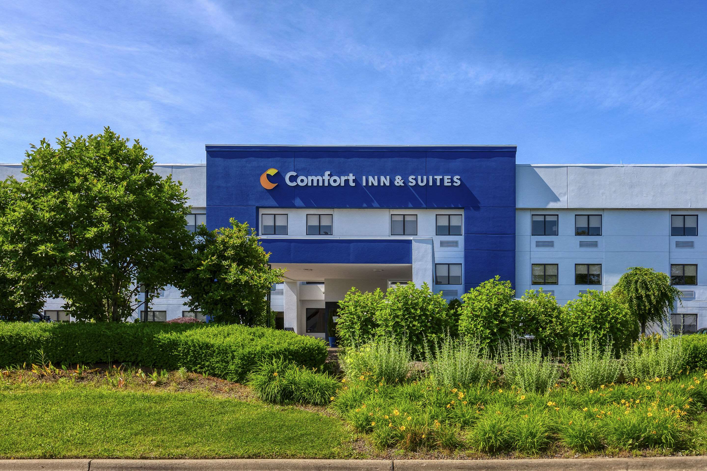 Hotel entrance | Comfort Inn Shepherdsville - Louisville South