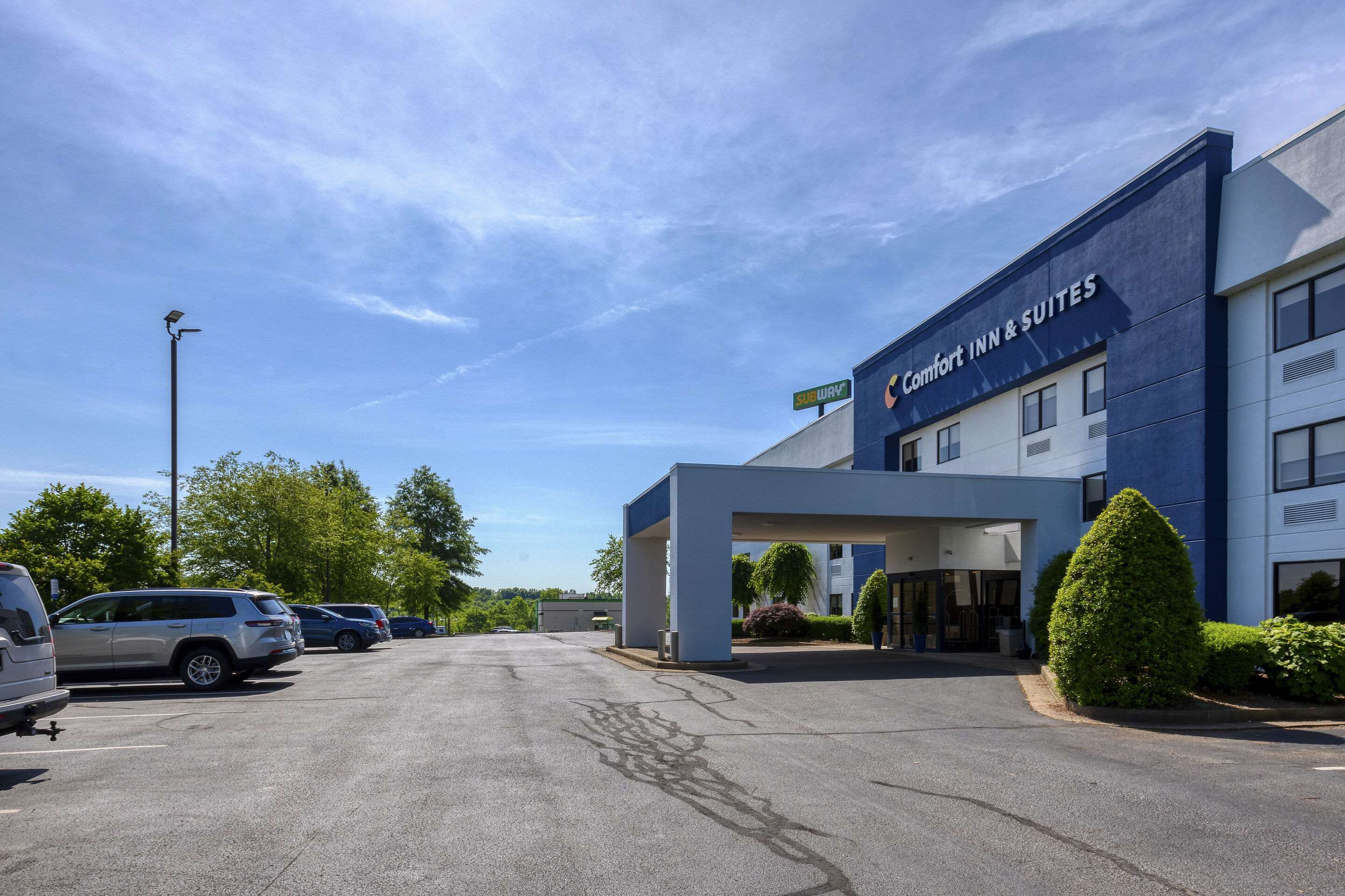 Hotel entrance | Comfort Inn Shepherdsville - Louisville South