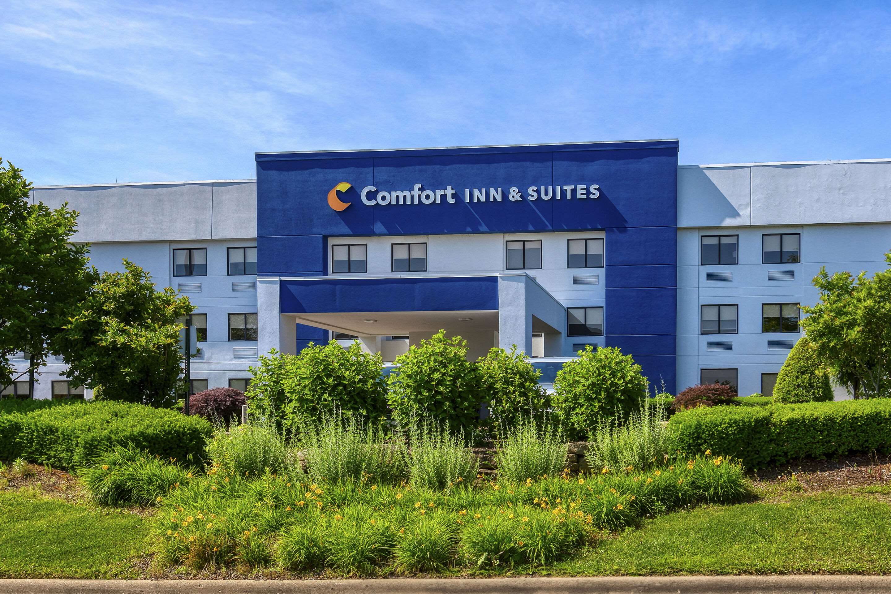 Hotel entrance | Comfort Inn Shepherdsville - Louisville South