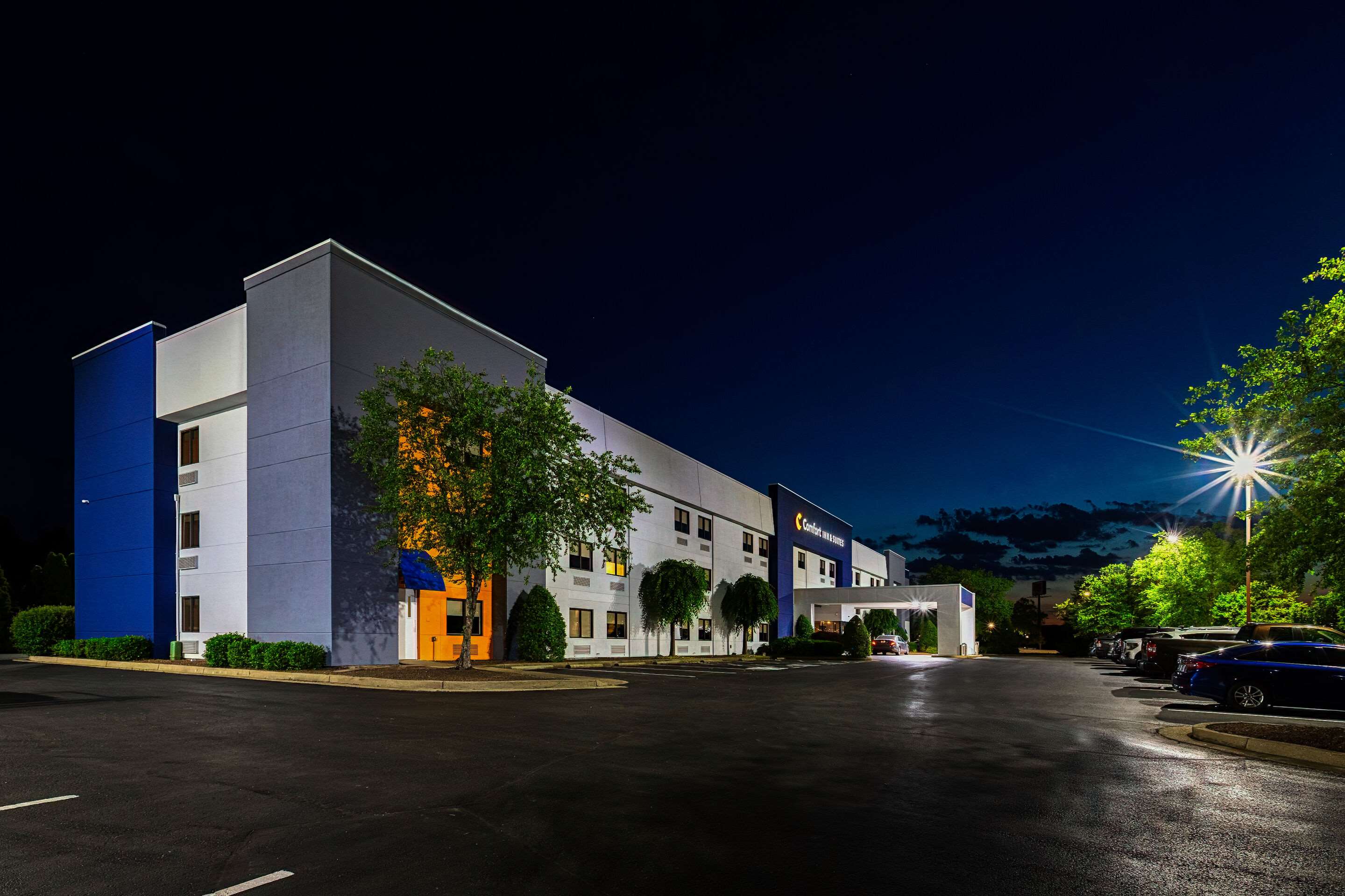 Hotel entrance | Comfort Inn Shepherdsville - Louisville South