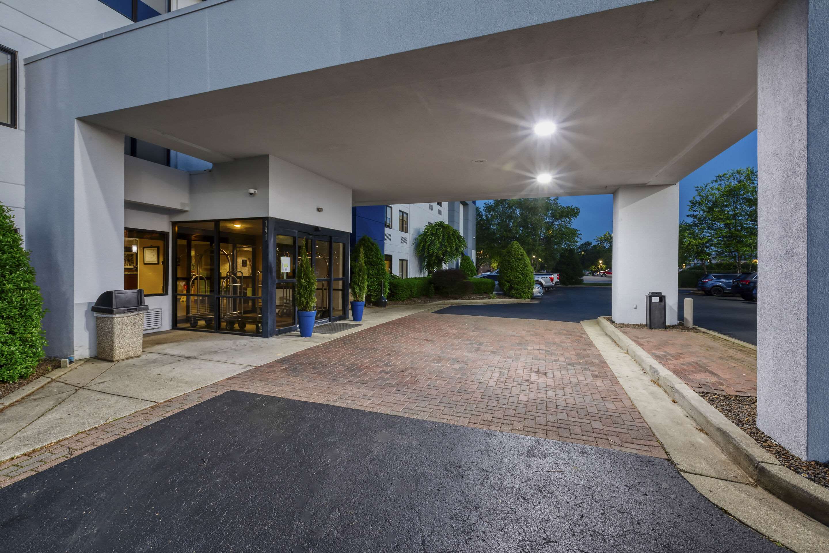 Hotel entrance | Comfort Inn Shepherdsville - Louisville South