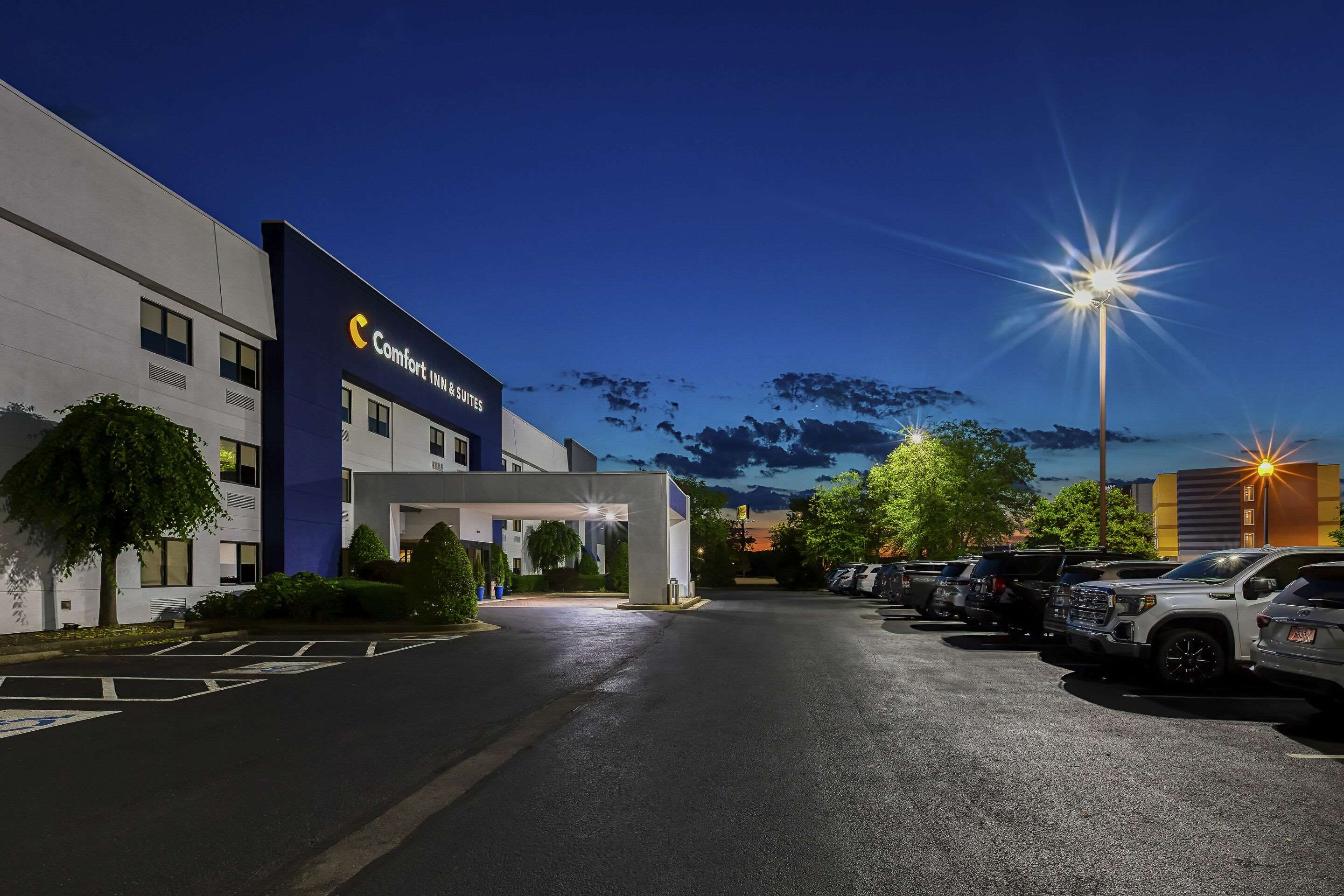 Hotel entrance | Comfort Inn Shepherdsville - Louisville South